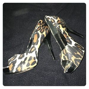 Jessica Simpson peep toe high heels. Size 8